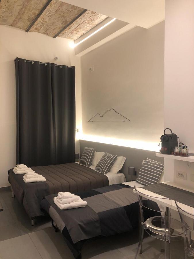 נאפולי Vesucharme Suite Luxury Room מראה חיצוני תמונה